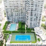 A large white building Description automatically generated