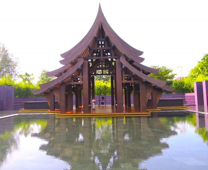 A picture containing water, outdoor, sky, tree Description automatically generated